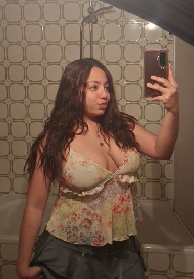 Kiari from Venezuela on CocoMeet