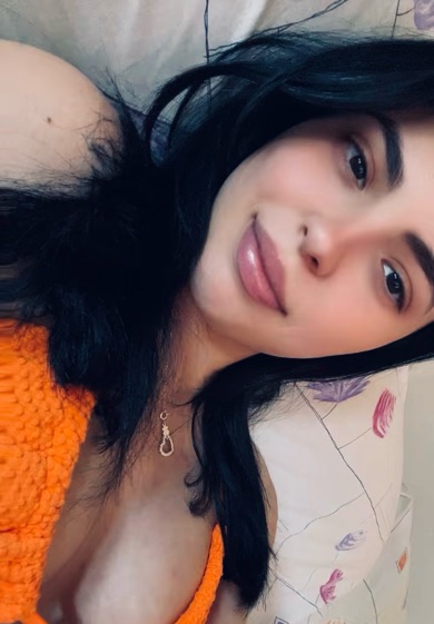 Valentina from Spain on CocoMeet